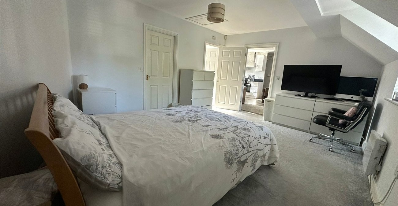 1 bedroom property for sale in Gravesend | Robinson Michael & Jackson