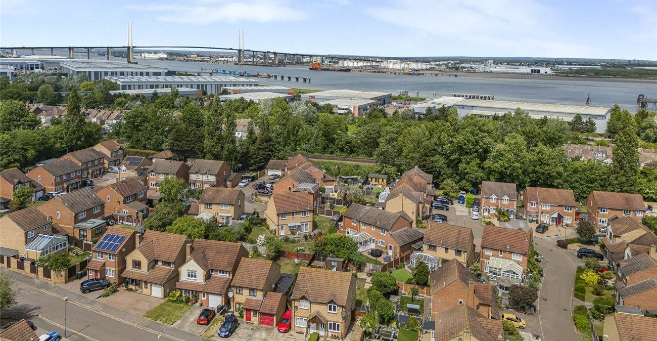 2 bedroom house for sale in Greenhithe | Robinson Jackson