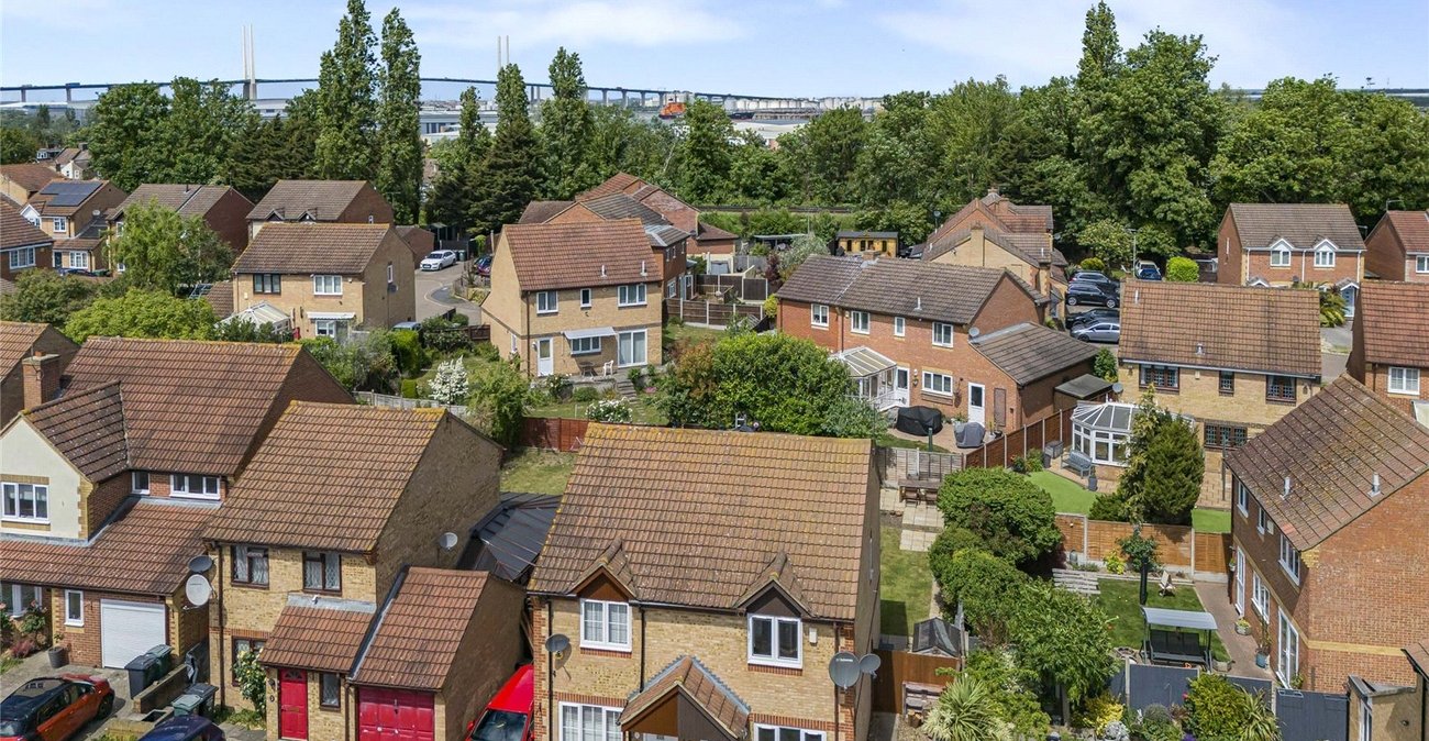 2 bedroom house for sale in Greenhithe | Robinson Jackson