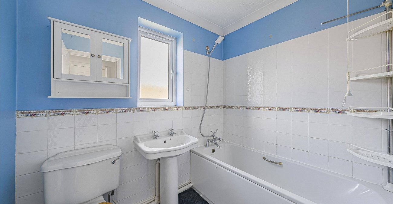 2 bedroom house for sale in Greenhithe | Robinson Jackson