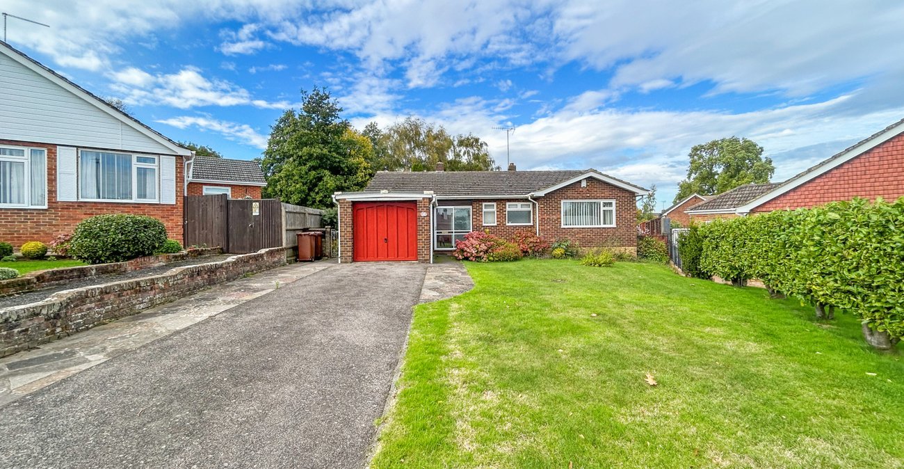 3 bedroom bungalow for sale in Rainham | Robinson Michael & Jackson