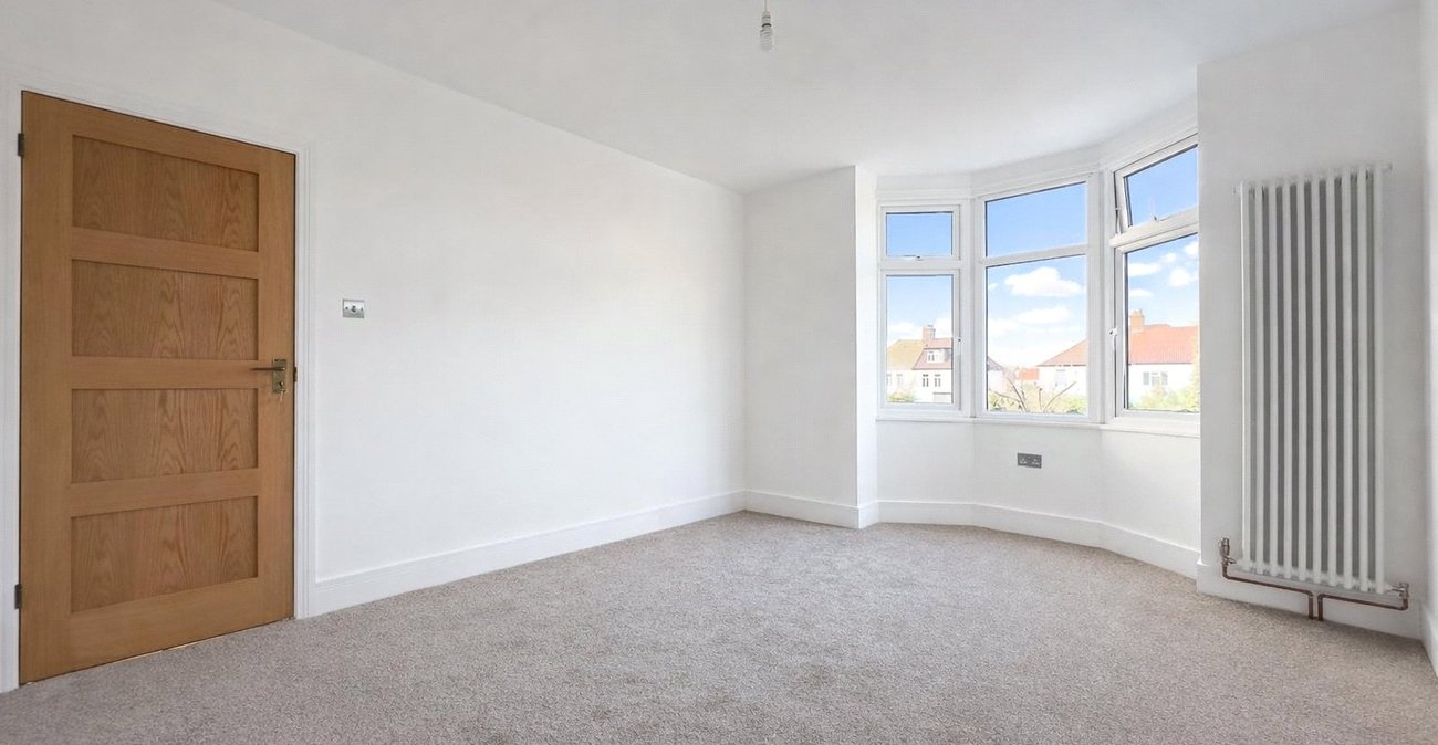 3 bedroom house for sale in London | Robinson Jackson