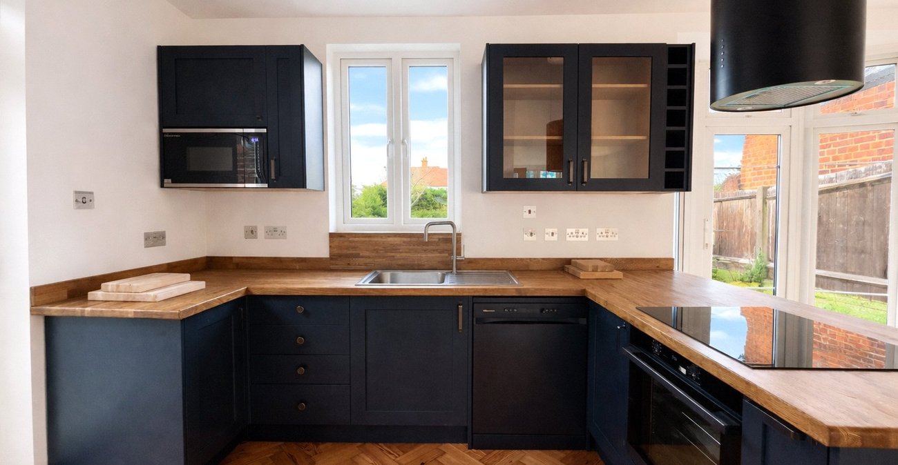 3 bedroom house for sale in London | Robinson Jackson