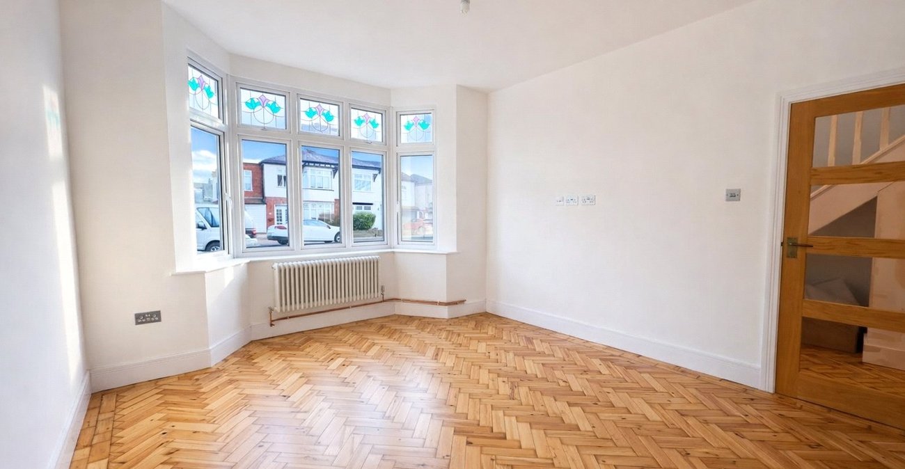 3 bedroom house for sale in London | Robinson Jackson