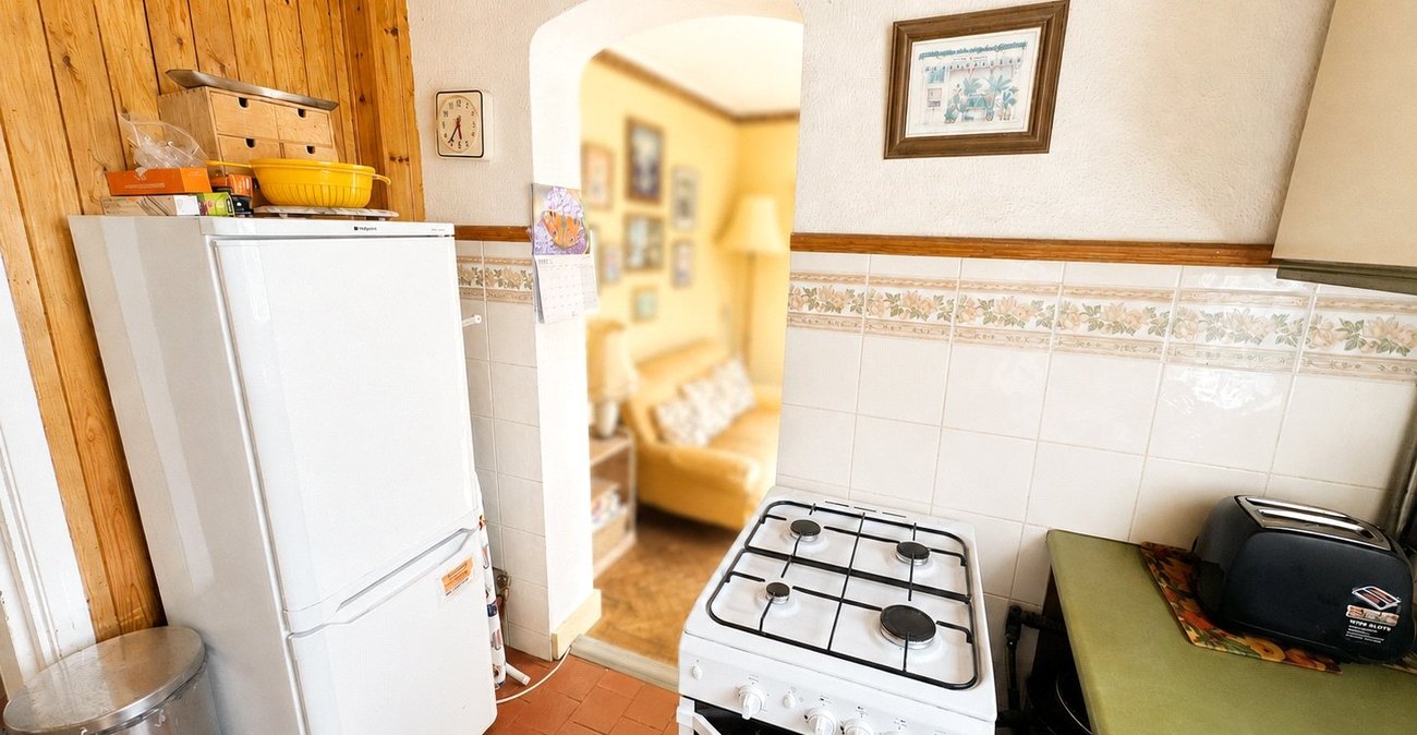 3 bedroom house for sale in London | Robinson Jackson