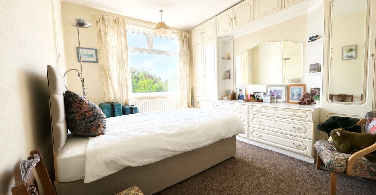 3 bedroom house for sale in London | Robinson Jackson