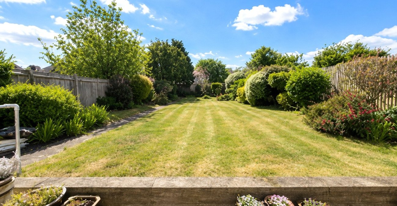 3 bedroom house for sale in London | Robinson Jackson