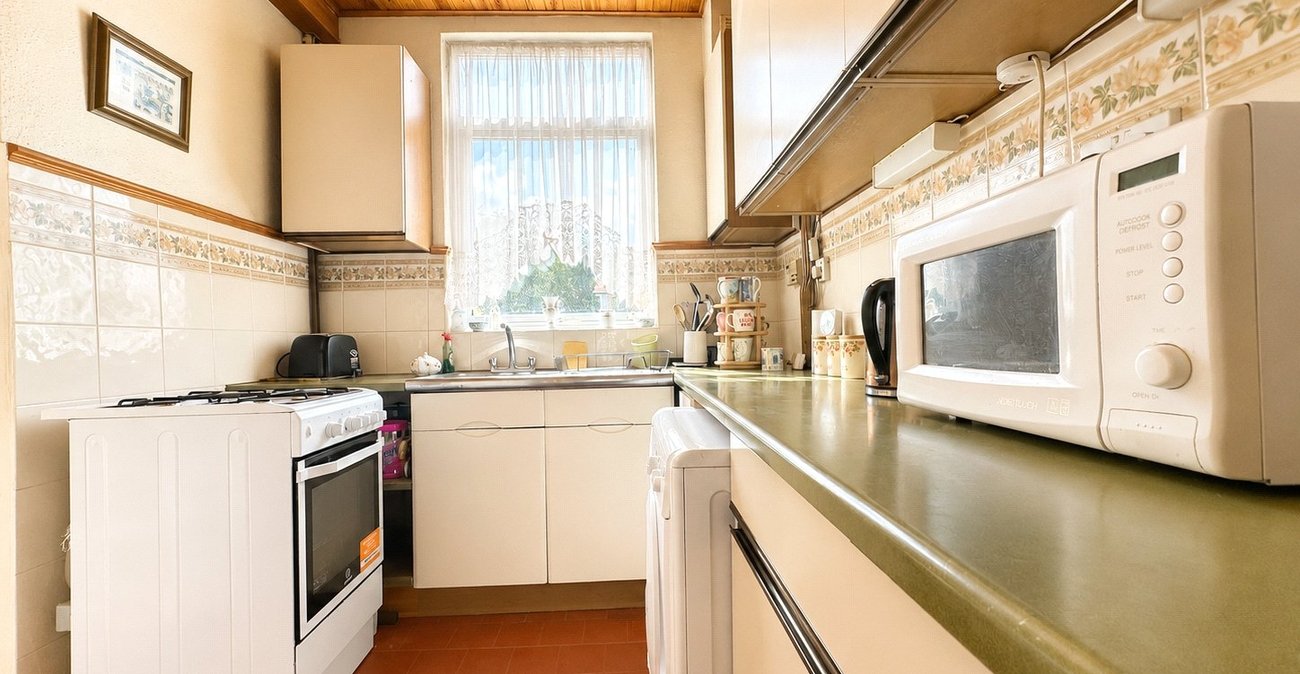 3 bedroom house for sale in London | Robinson Jackson