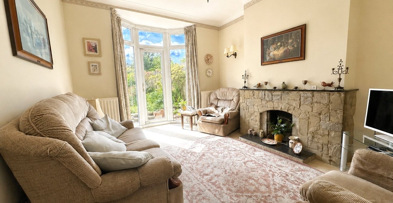 3 bedroom house for sale in London | Robinson Jackson