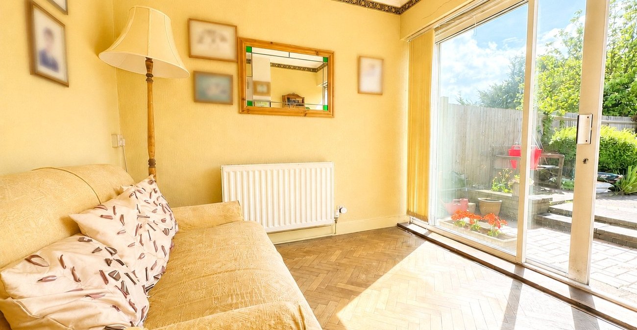 3 bedroom house for sale in London | Robinson Jackson