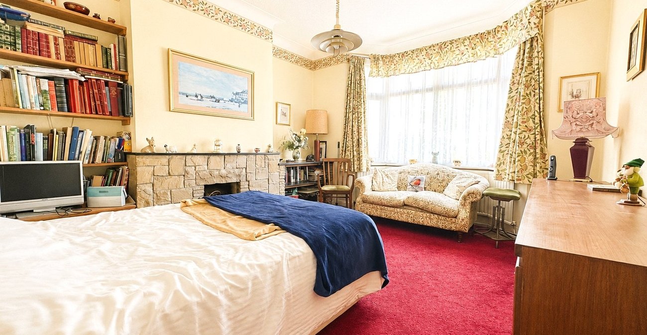 3 bedroom house for sale in London | Robinson Jackson