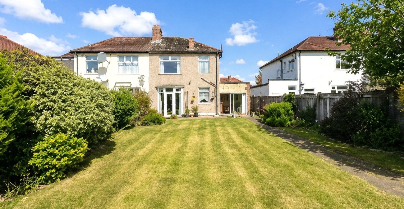 3 bedroom house for sale in London | Robinson Jackson
