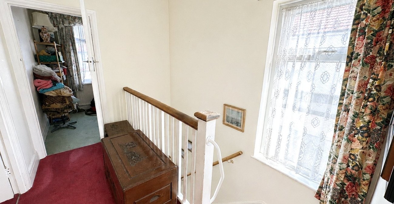 3 bedroom house for sale in London | Robinson Jackson