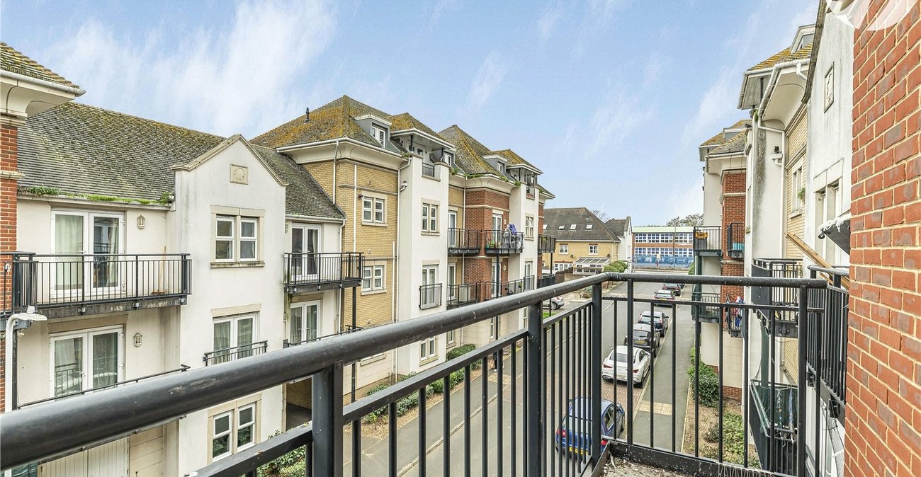 2 bedroom property for sale in West Dartford | Robinson Jackson