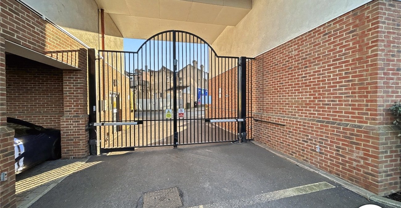 2 bedroom property for sale in Sidcup | Robinson Jackson