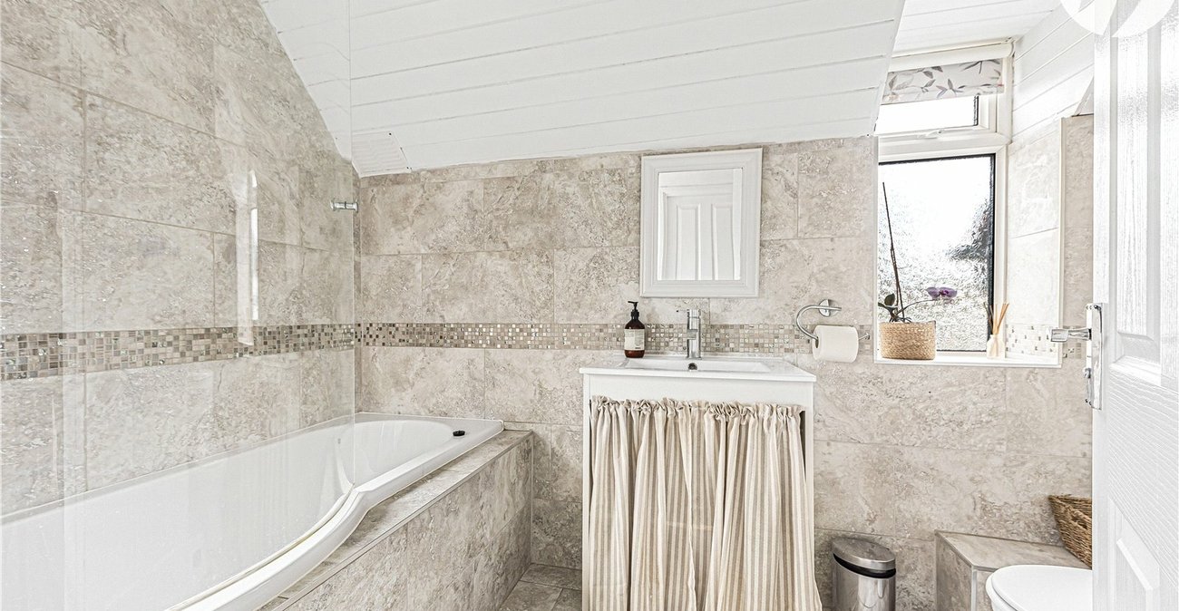 3 bedroom house for sale in Crayford | Robinson Jackson