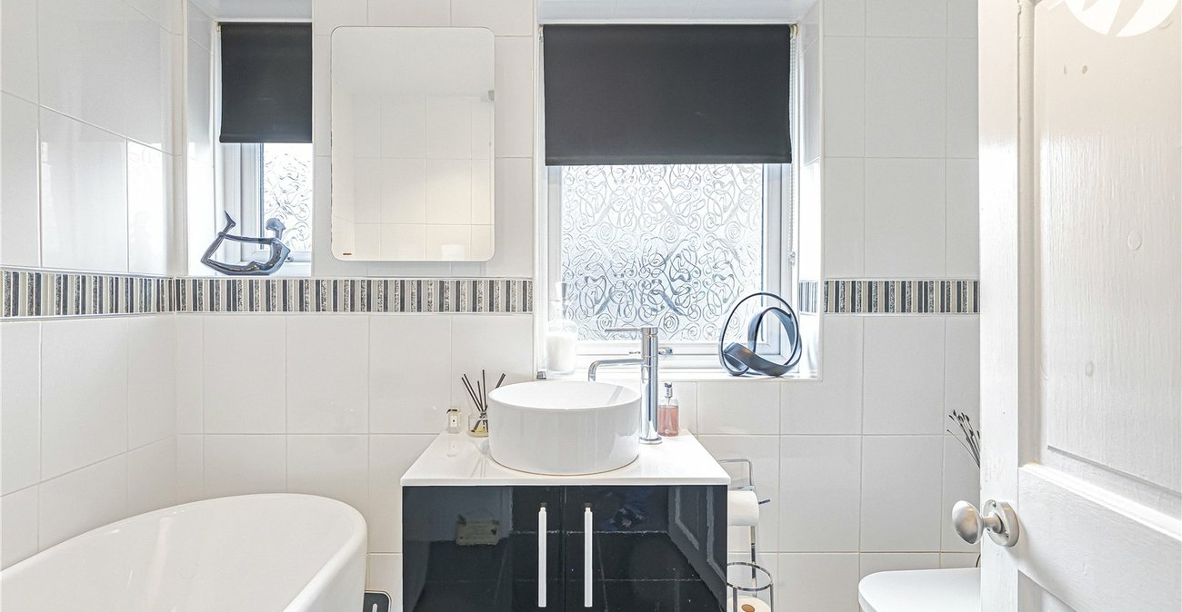 3 bedroom house for sale in Swanscombe | Robinson Jackson