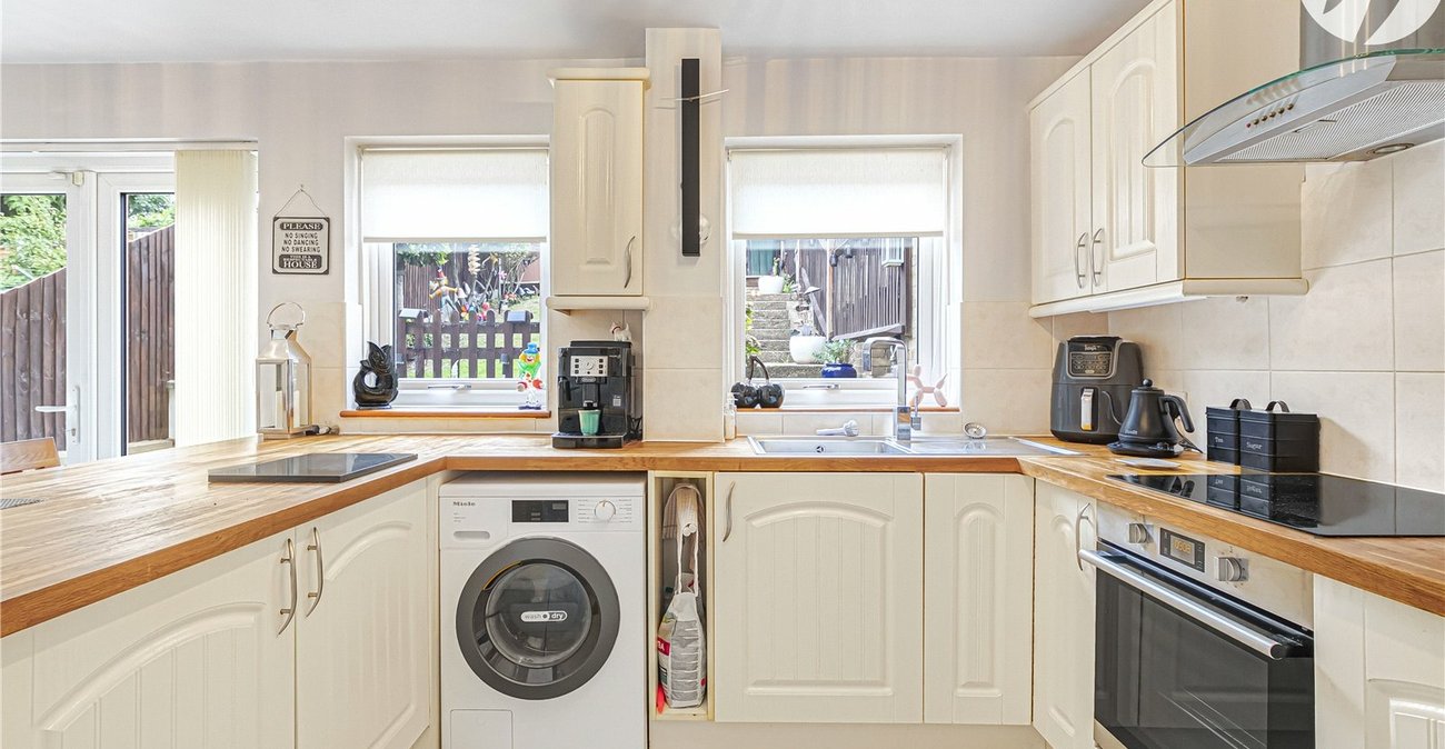 3 bedroom house for sale in Swanscombe | Robinson Jackson