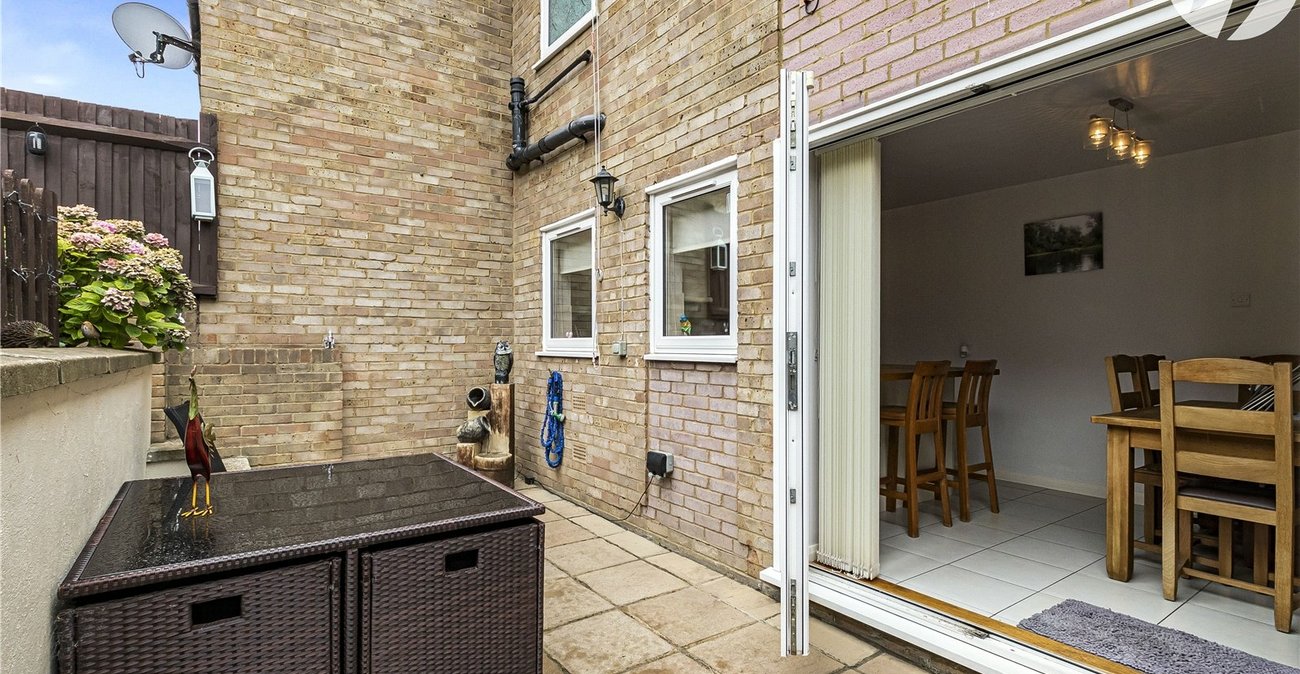 3 bedroom house for sale in Swanscombe | Robinson Jackson