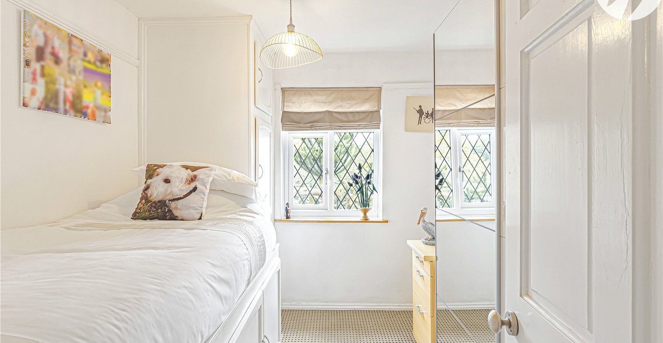 3 bedroom house for sale in Swanscombe | Robinson Jackson