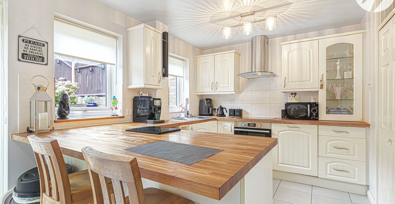 3 bedroom house for sale in Swanscombe | Robinson Jackson