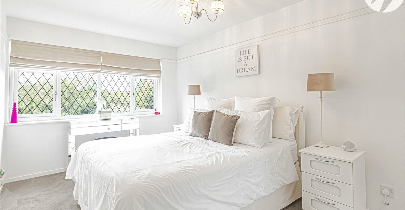 3 bedroom house for sale in Swanscombe | Robinson Jackson