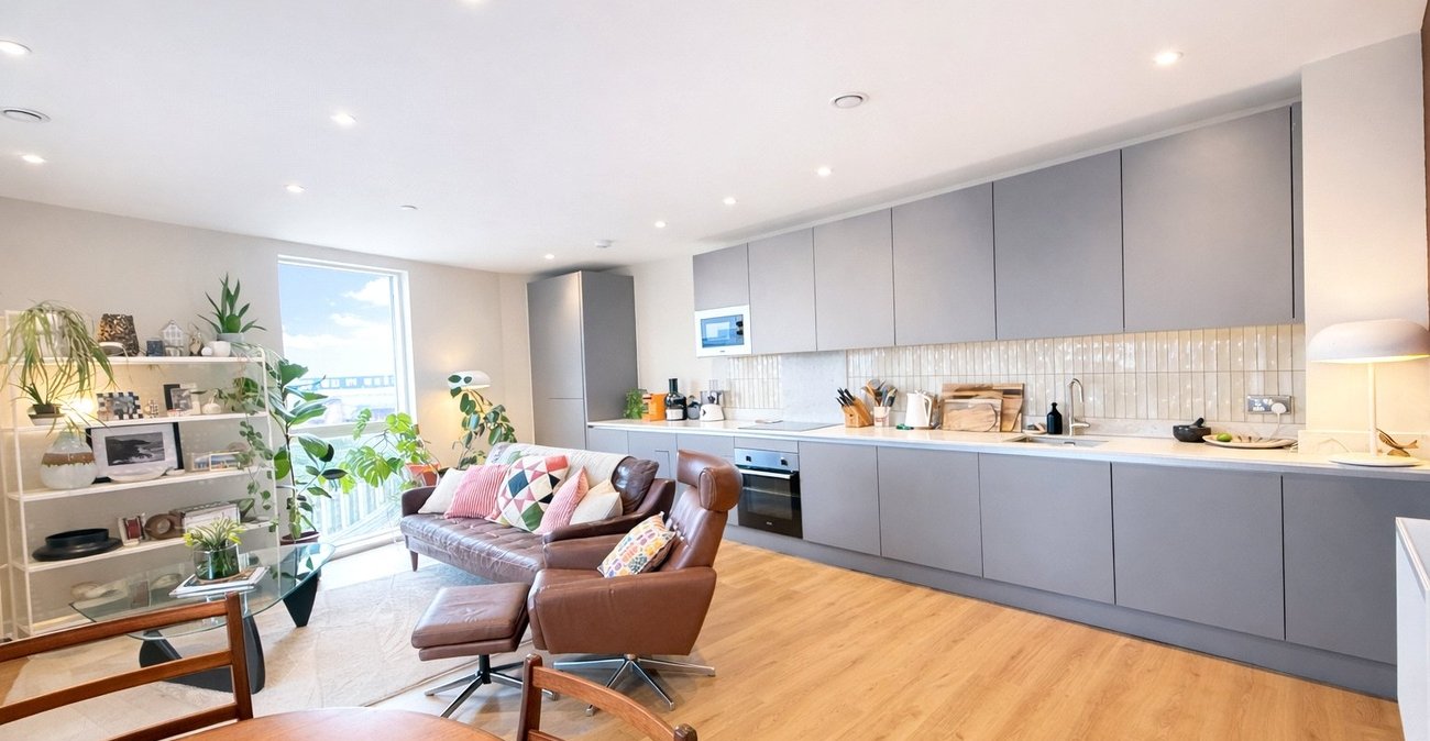 2 bedroom property for sale in London | Robinson Jackson