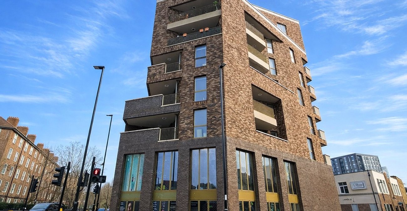 2 bedroom property for sale in London | Robinson Jackson