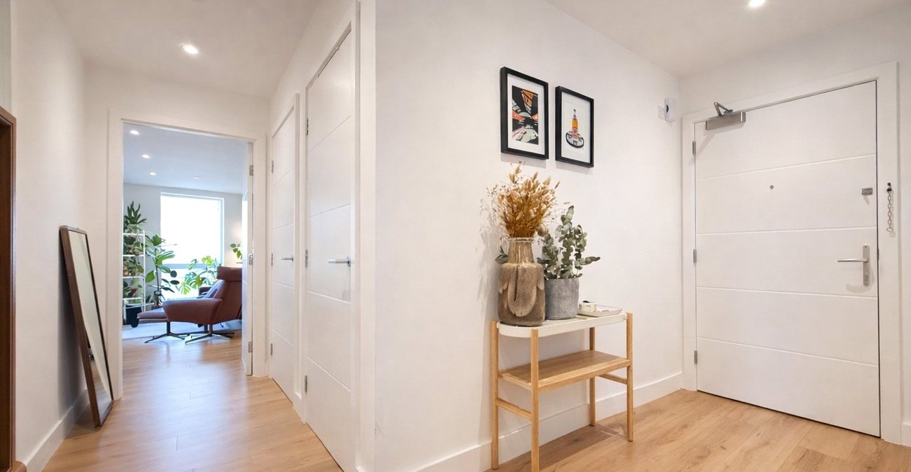 2 bedroom property for sale in London | Robinson Jackson