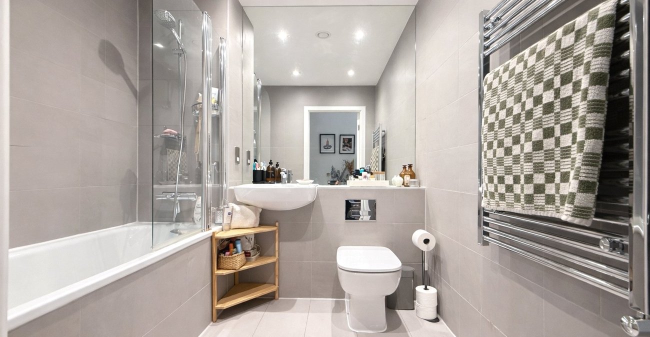 2 bedroom property for sale in London | Robinson Jackson