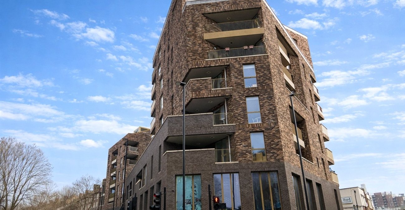 2 bedroom property for sale in London | Robinson Jackson