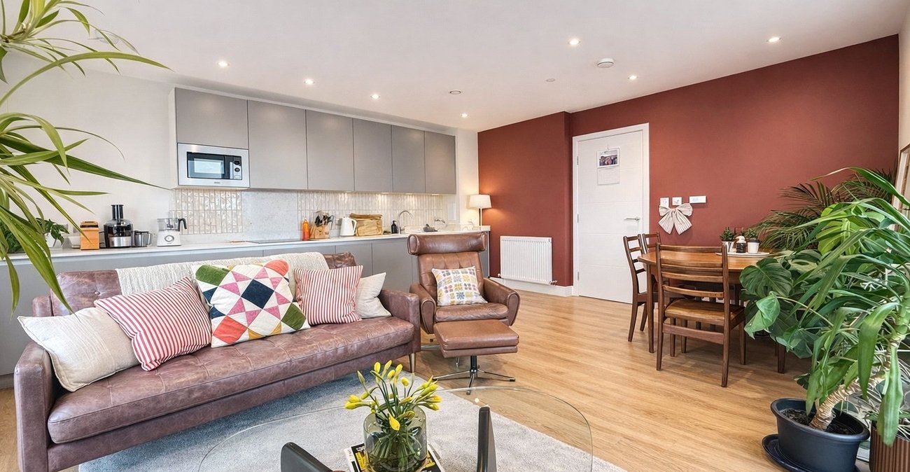 2 bedroom property for sale in London | Robinson Jackson