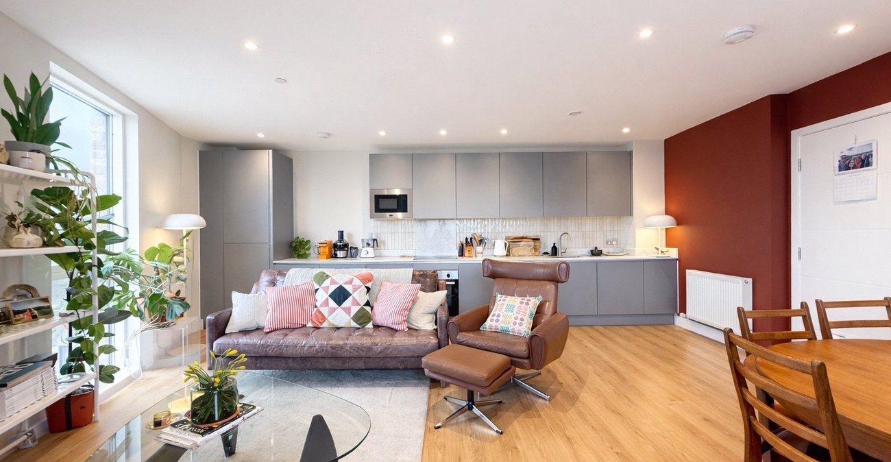 2 bedroom property for sale in London | Robinson Jackson