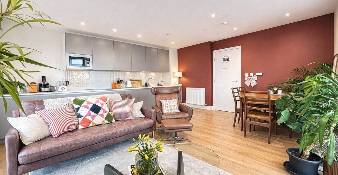 2 bedroom property for sale in London | Robinson Jackson