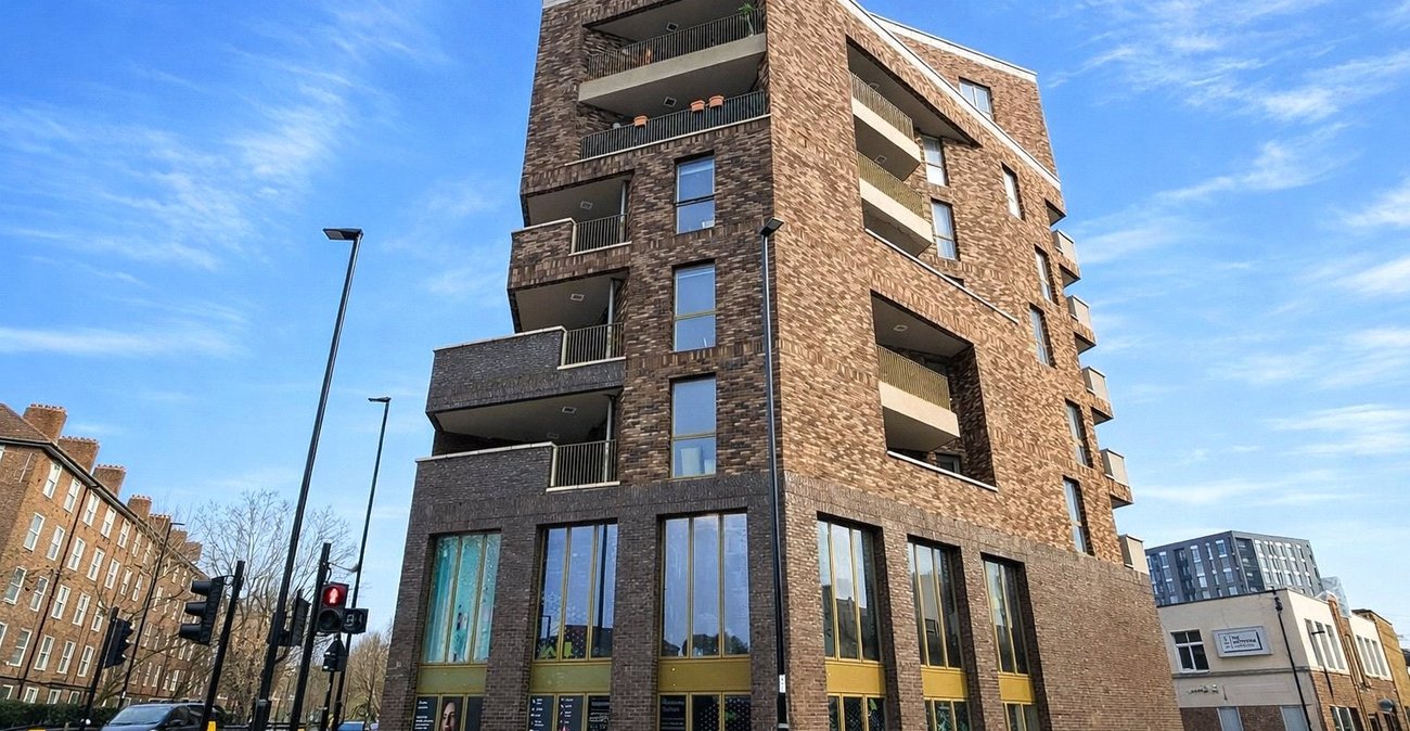 2 bedroom property for sale in London | Robinson Jackson