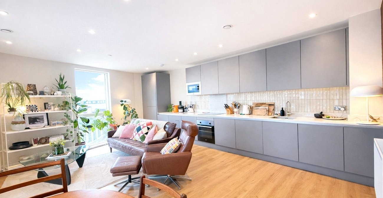 2 bedroom property for sale in London | Robinson Jackson