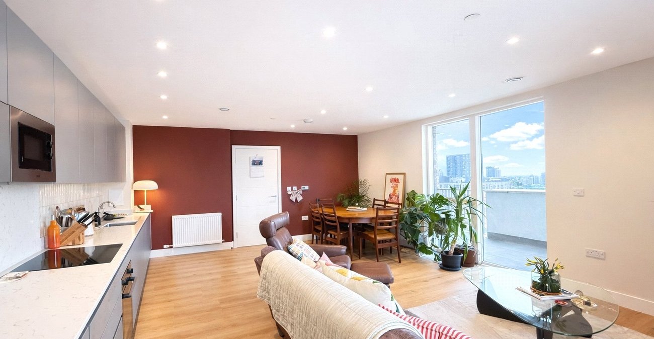 2 bedroom property for sale in London | Robinson Jackson