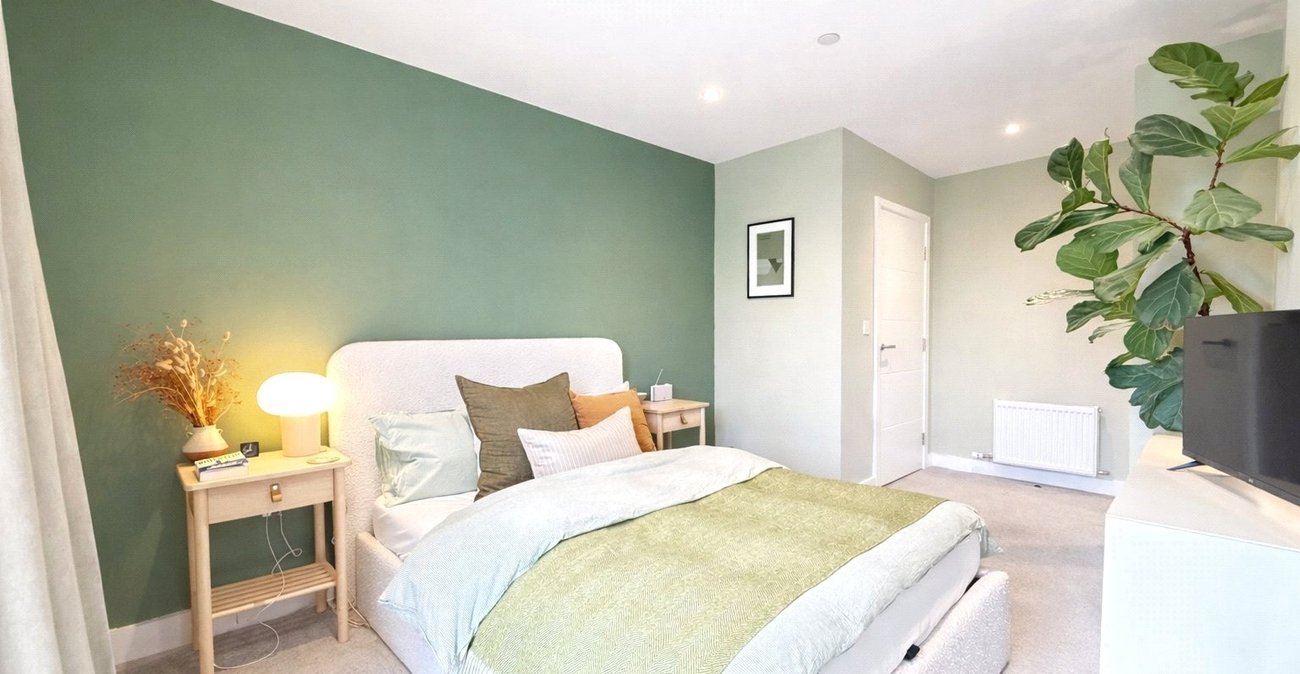 2 bedroom property for sale in London | Robinson Jackson