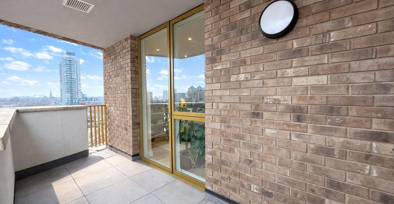 2 bedroom property for sale in London | Robinson Jackson
