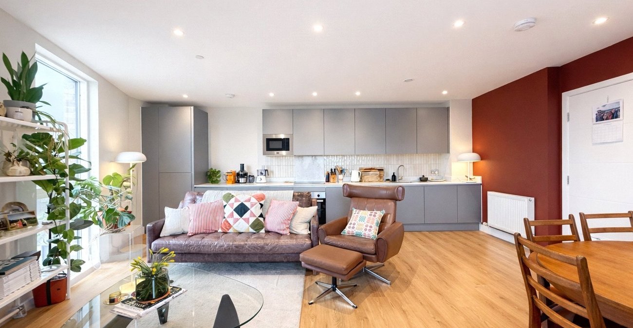 2 bedroom property for sale in London | Robinson Jackson