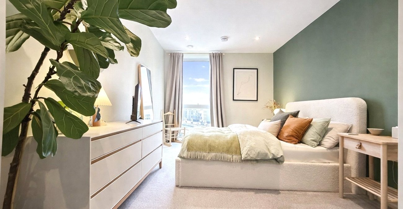2 bedroom property for sale in London | Robinson Jackson