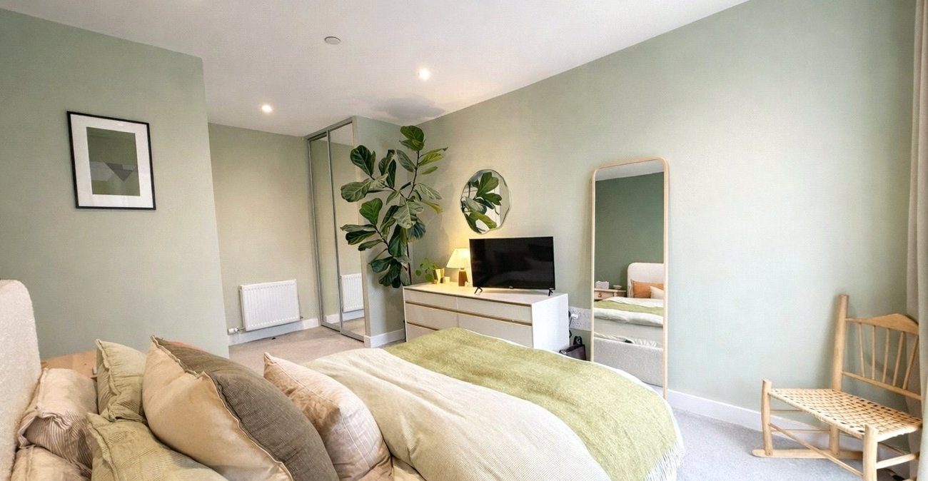 2 bedroom property for sale in London | Robinson Jackson