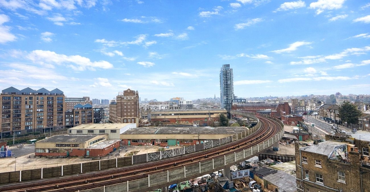 2 bedroom property for sale in London | Robinson Jackson