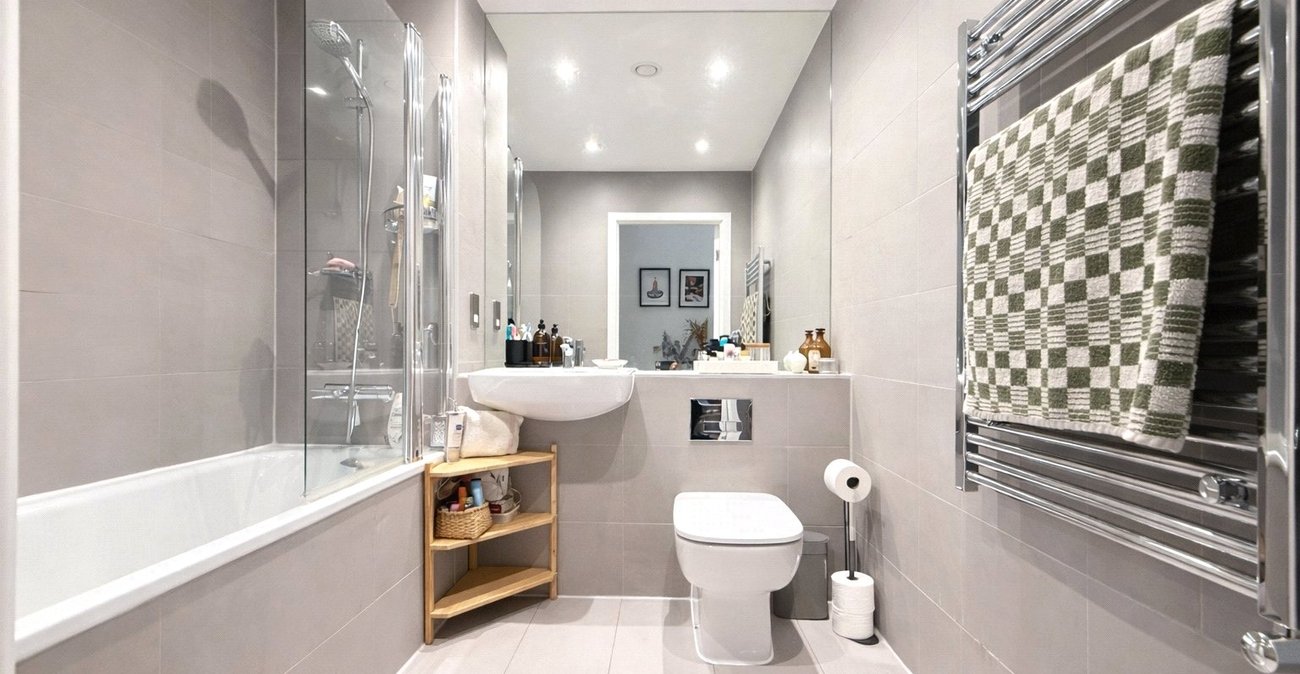 2 bedroom property for sale in London | Robinson Jackson