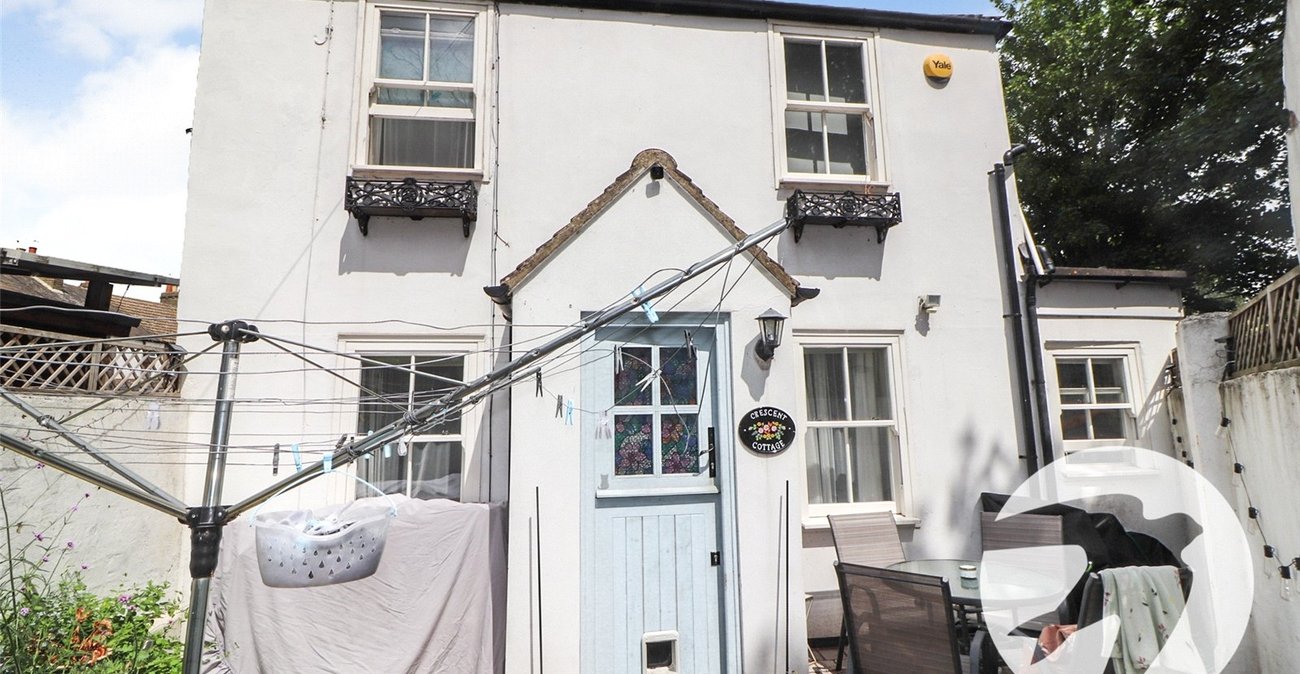 2 bedroom house for sale in Erith | Robinson Jackson