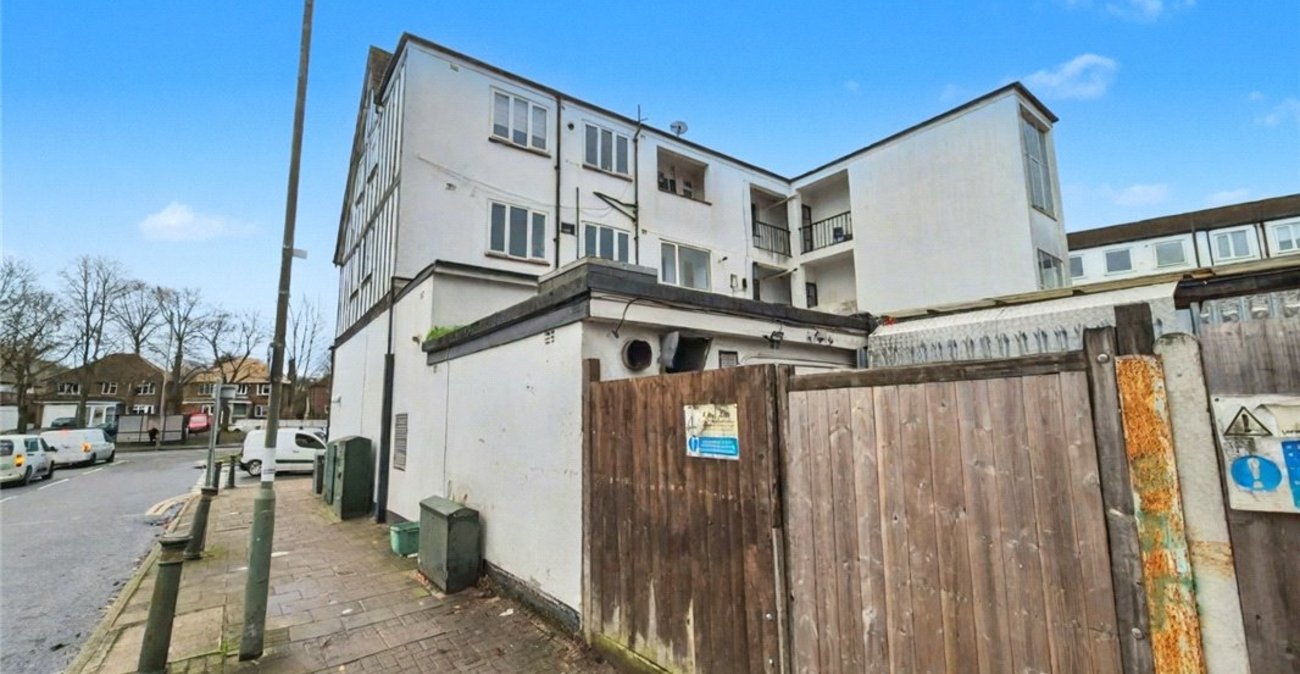 2 bedroom property for sale in Orpington | Robinson Jackson