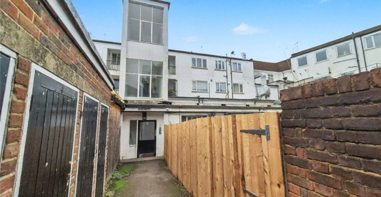 2 bedroom property for sale in Orpington | Robinson Jackson
