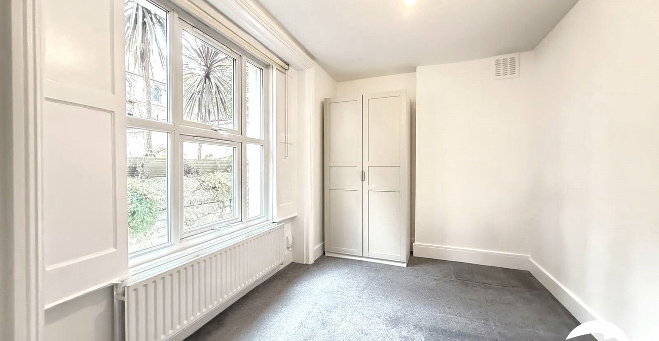 2 bedroom property for sale in London | Robinson Jackson