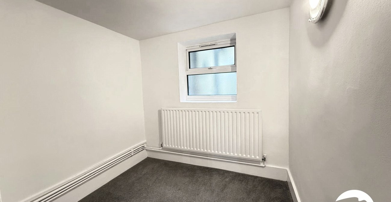 2 bedroom property for sale in London | Robinson Jackson