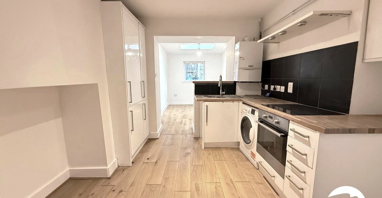2 bedroom property for sale in London | Robinson Jackson